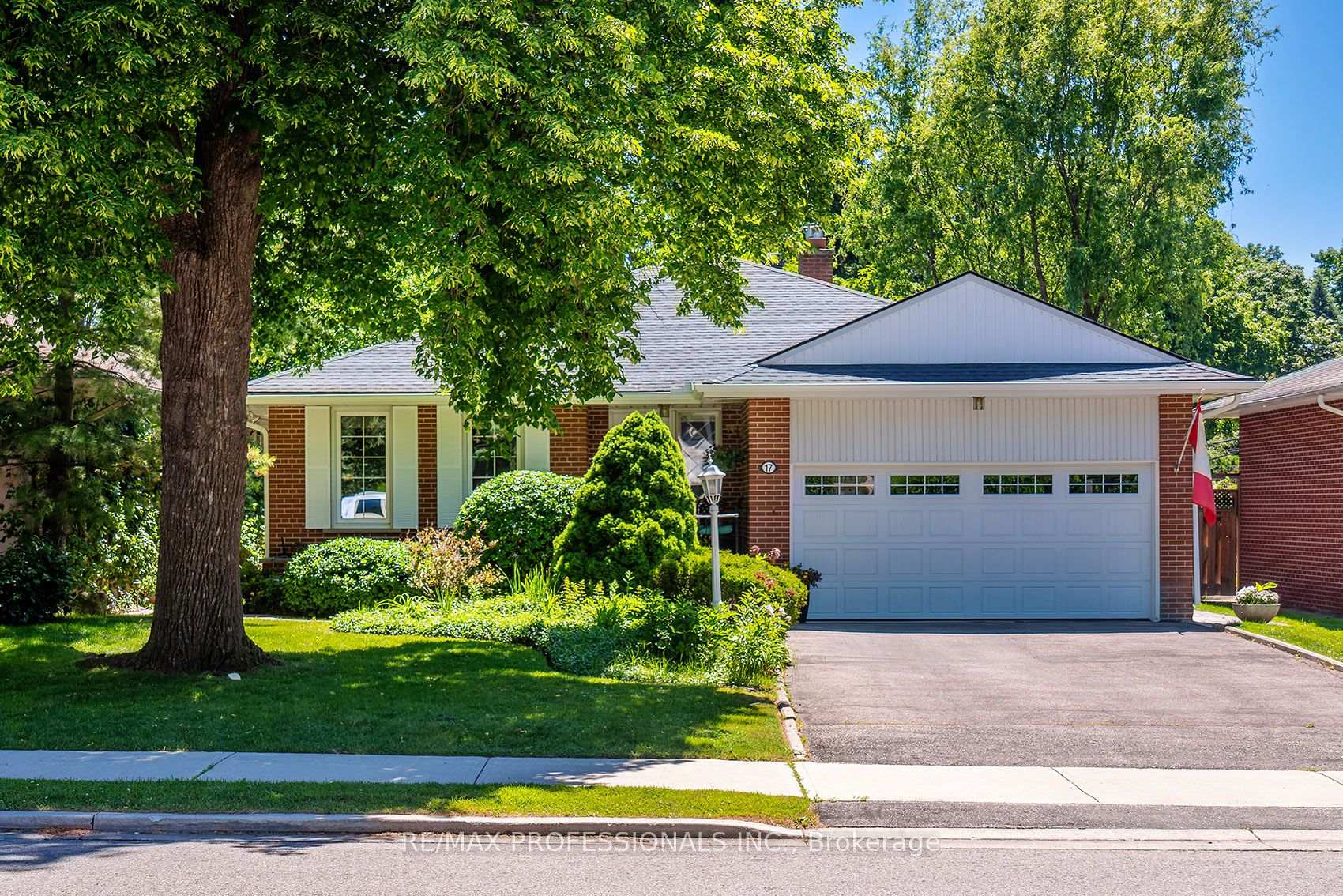 17 Clearside Place