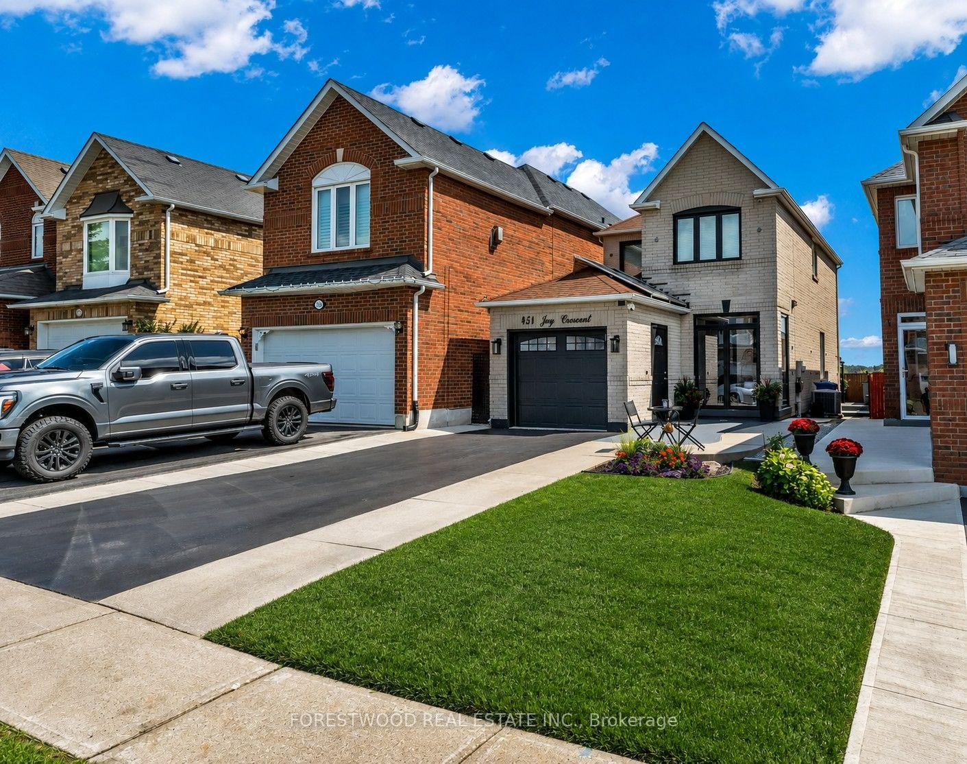 451 Jay Crescent
