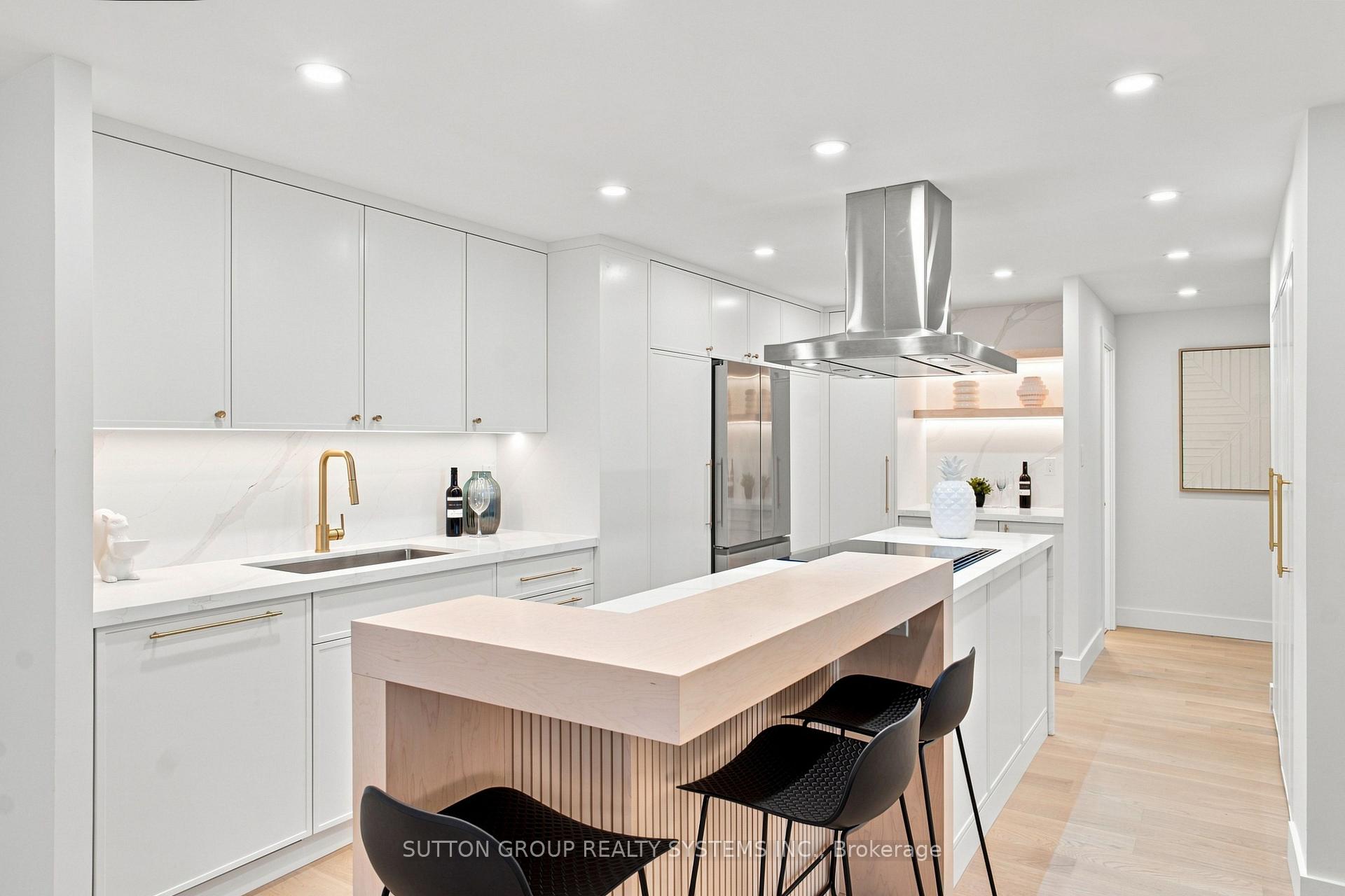 812 Burnhamthorpe Road