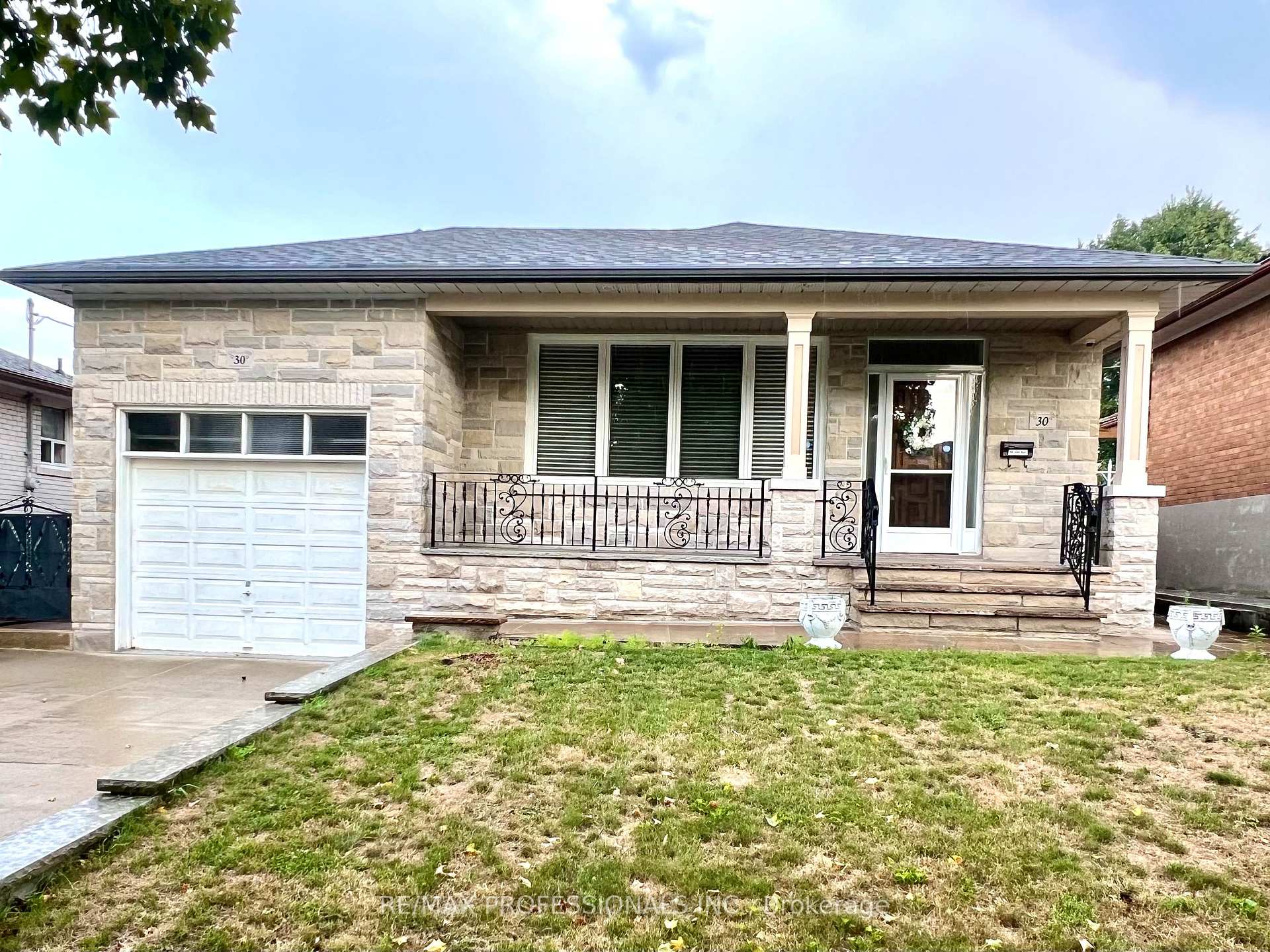 30 Lemonwood Drive