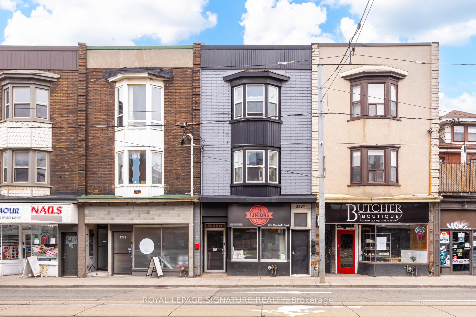 2243 Dundas Street W