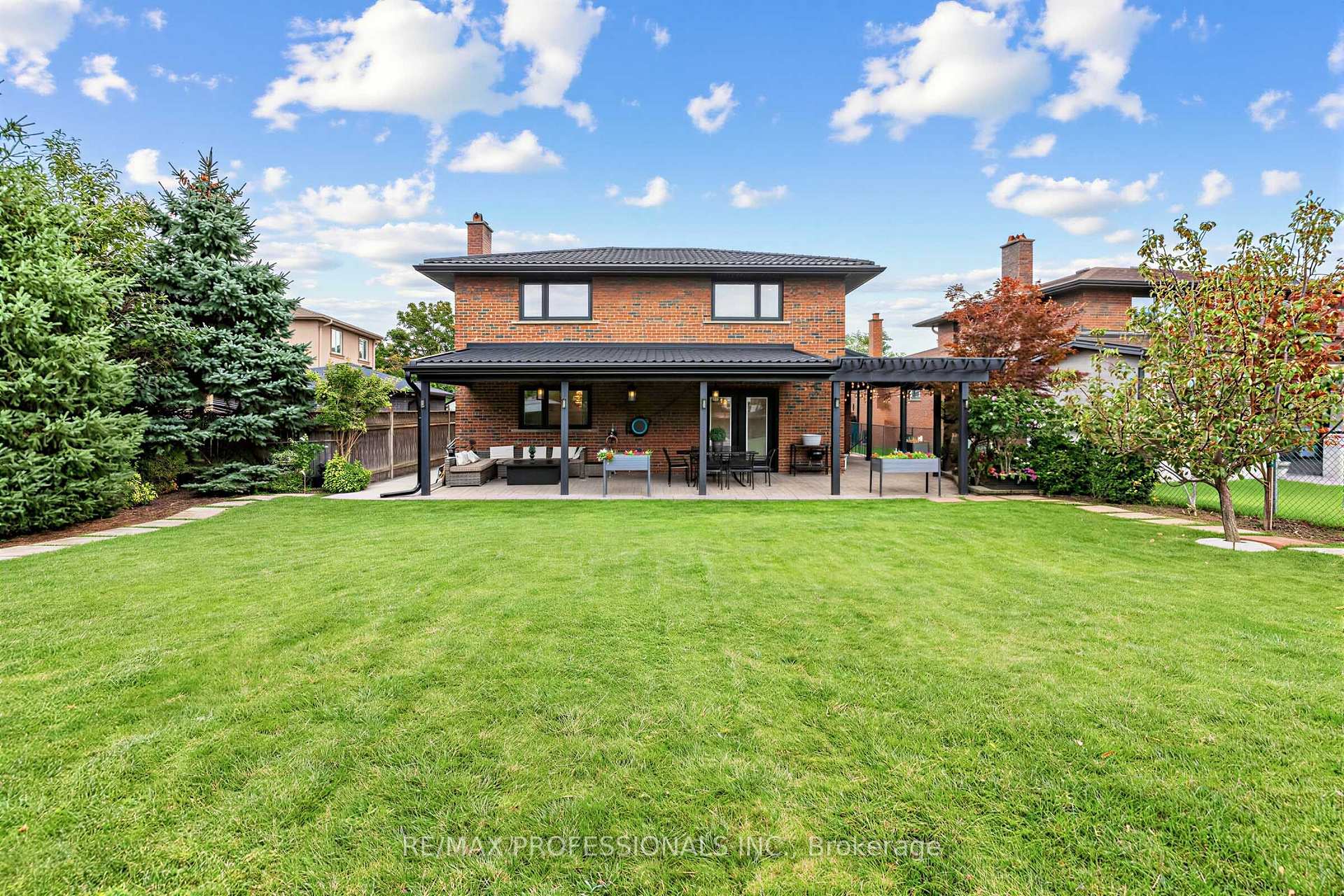 182 Gracefield Avenue