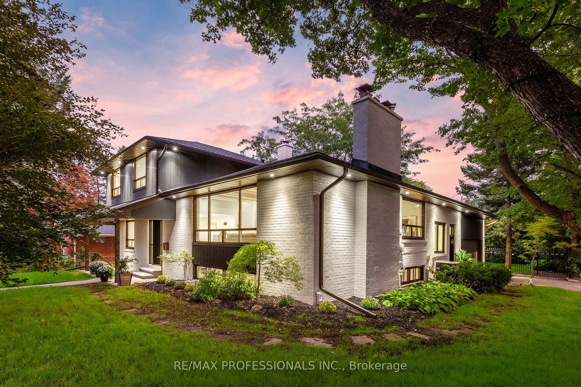 15 Bell Royal Court
