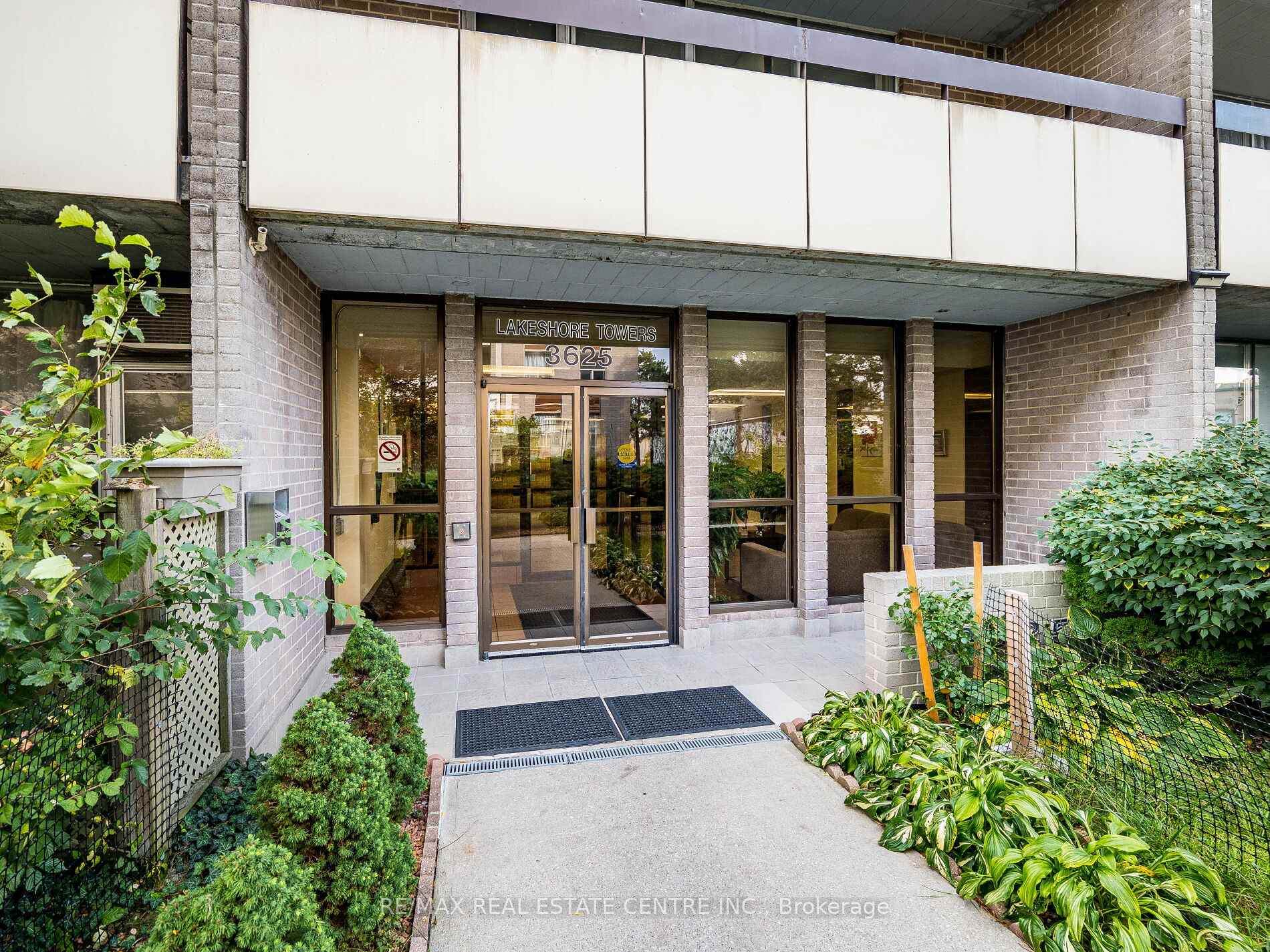 3625 Lake Shore Boulevard W