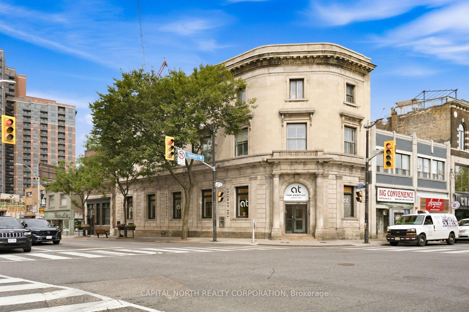 2854 Dundas Street W