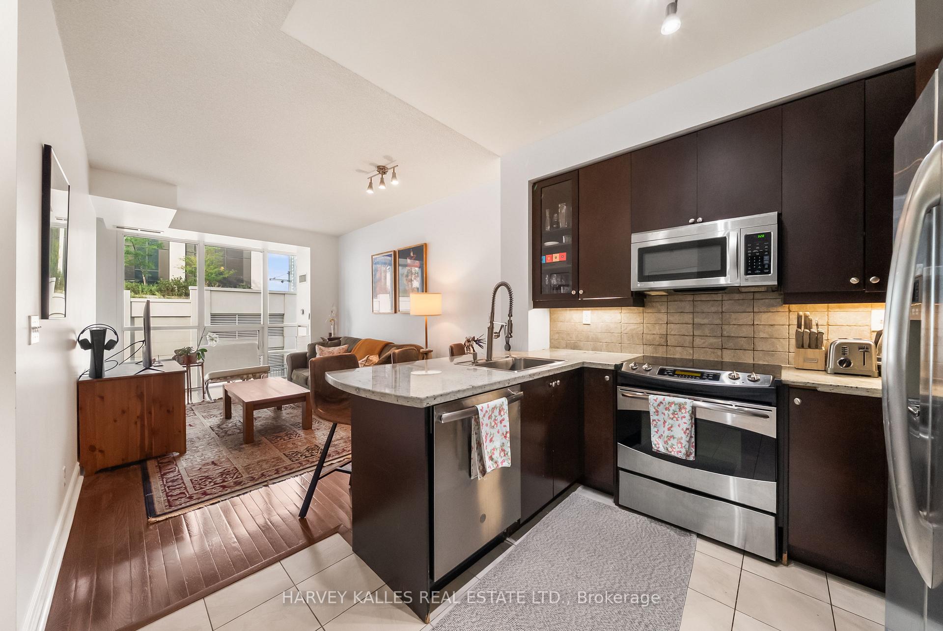 1910 Lake Shore Boulevard W
