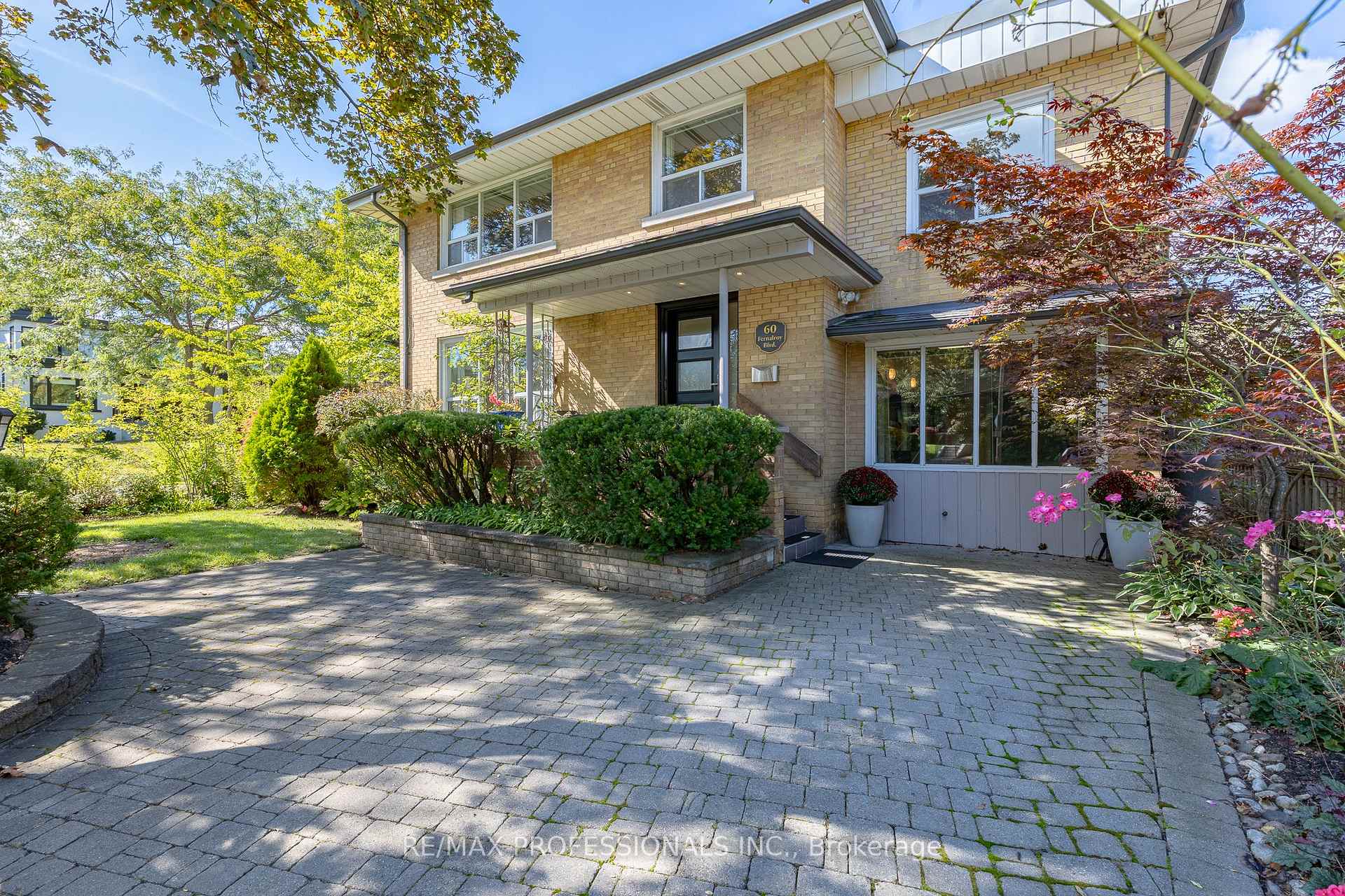 60 Fernalroy Boulevard