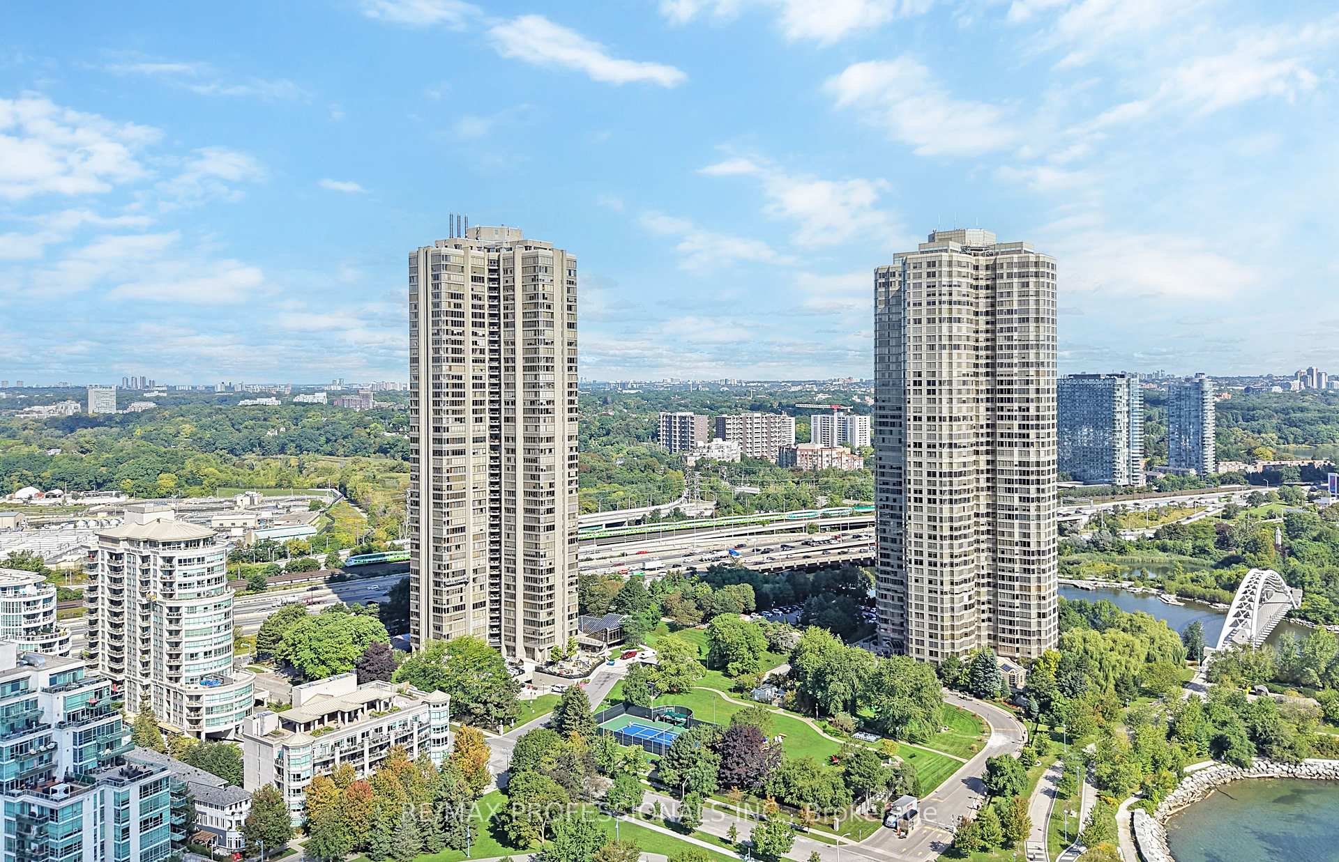 2045 Lake Shore Boulevard W