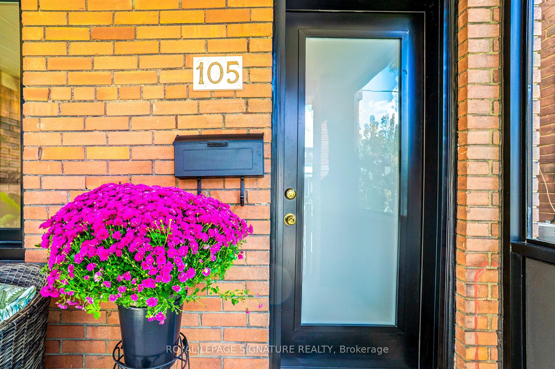 105 Earlscourt Avenue