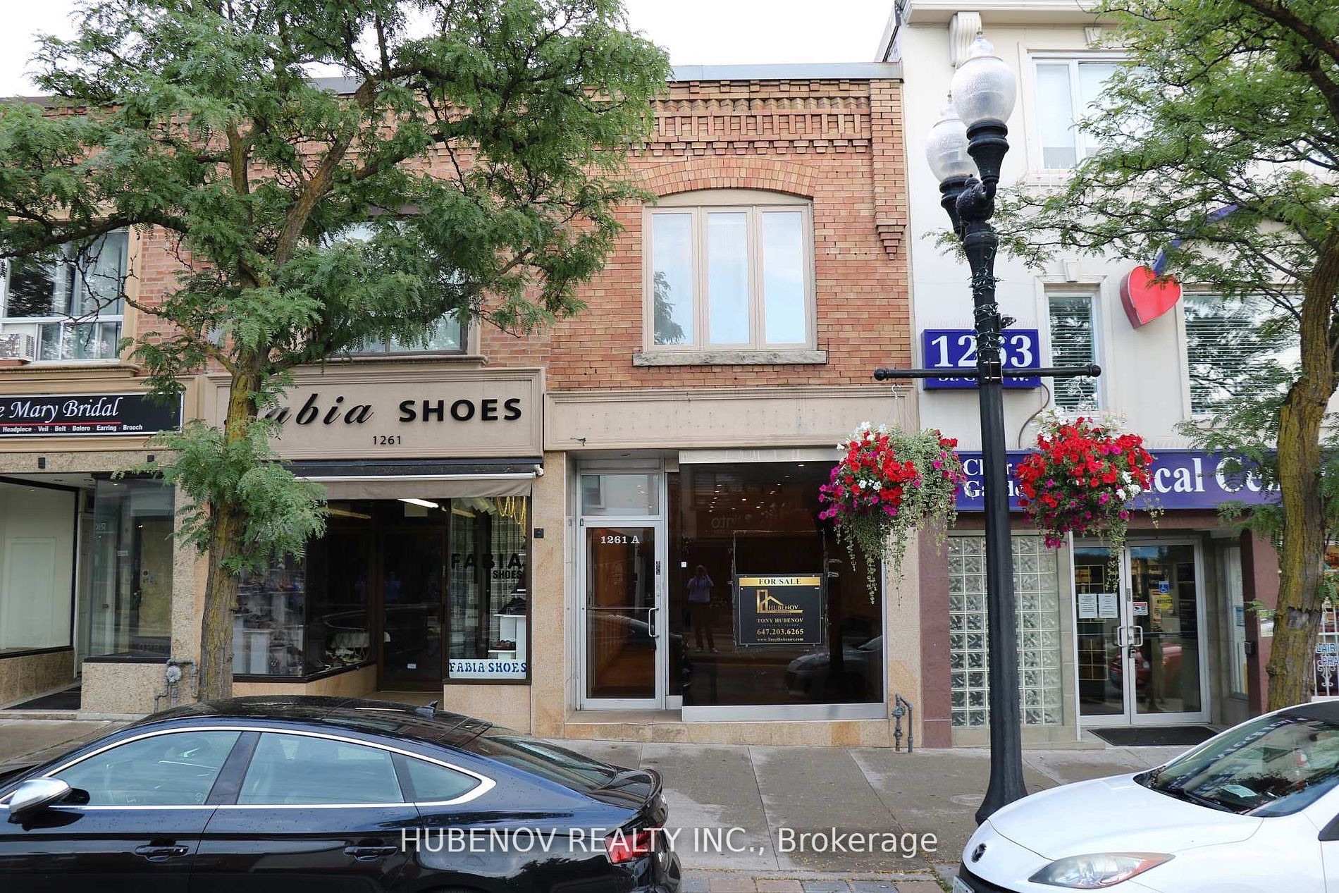 1261 St.Clair Avenue W