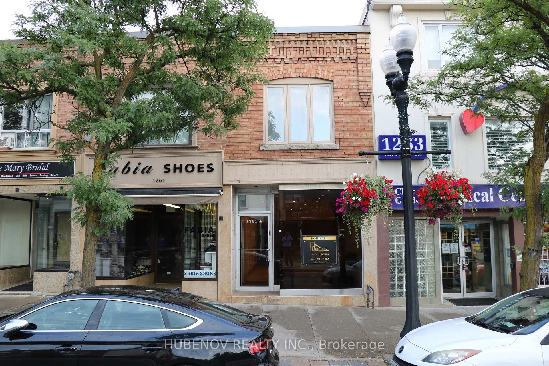 1261 St.Clair Avenue W