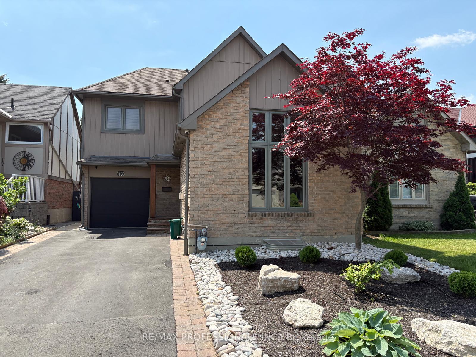 19 Elmbrook Crescent