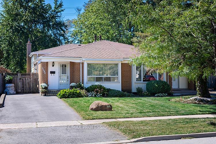 3284 Hornbeam Crescent