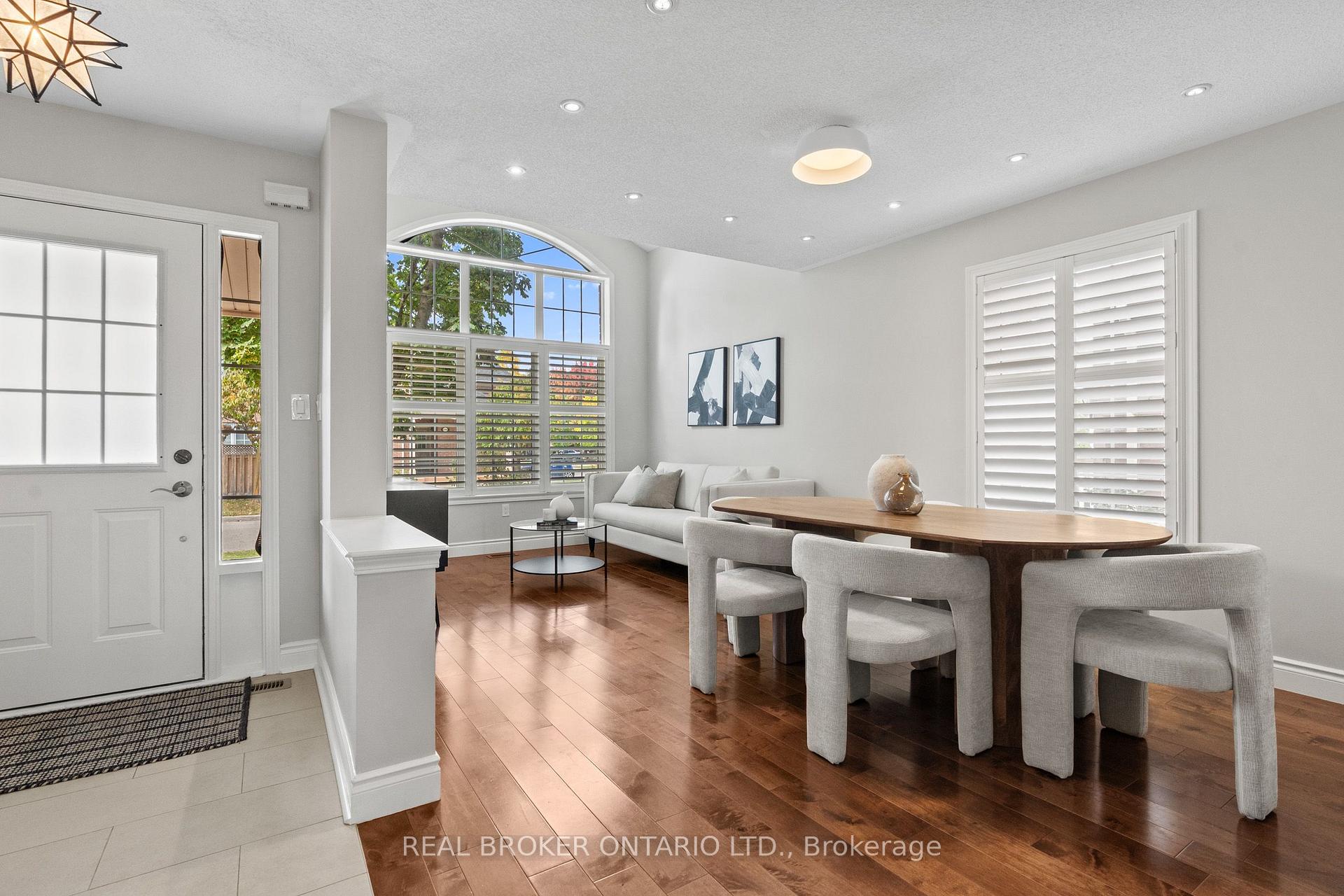 2349 Falkland Crescent