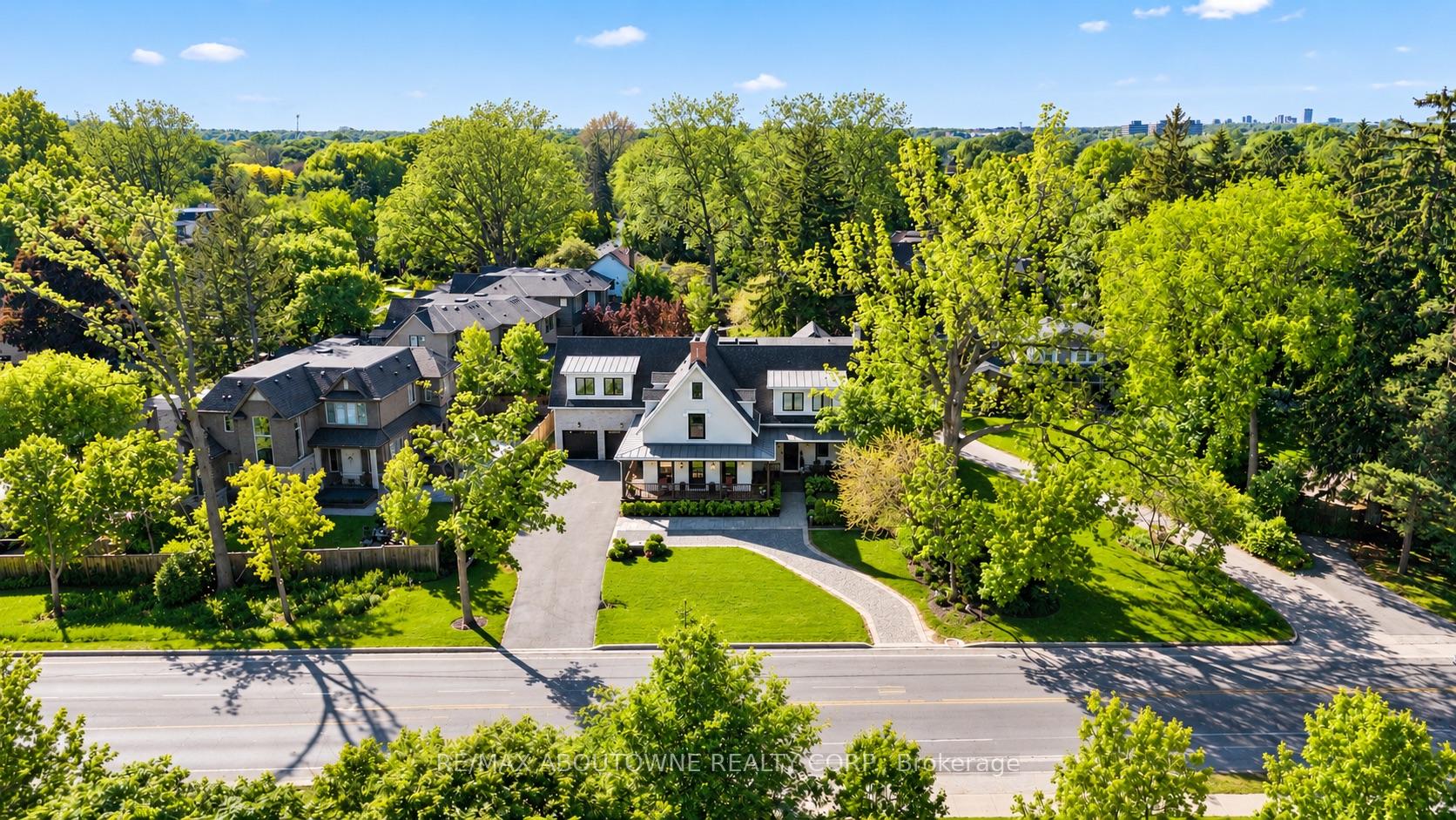 489 Lakeshore Road W