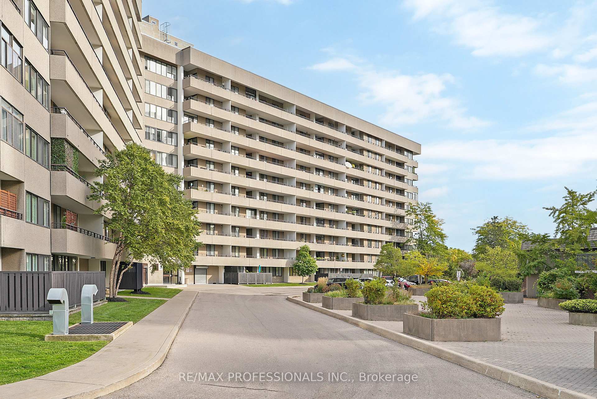 1320 Mississauga Valley Boulevard