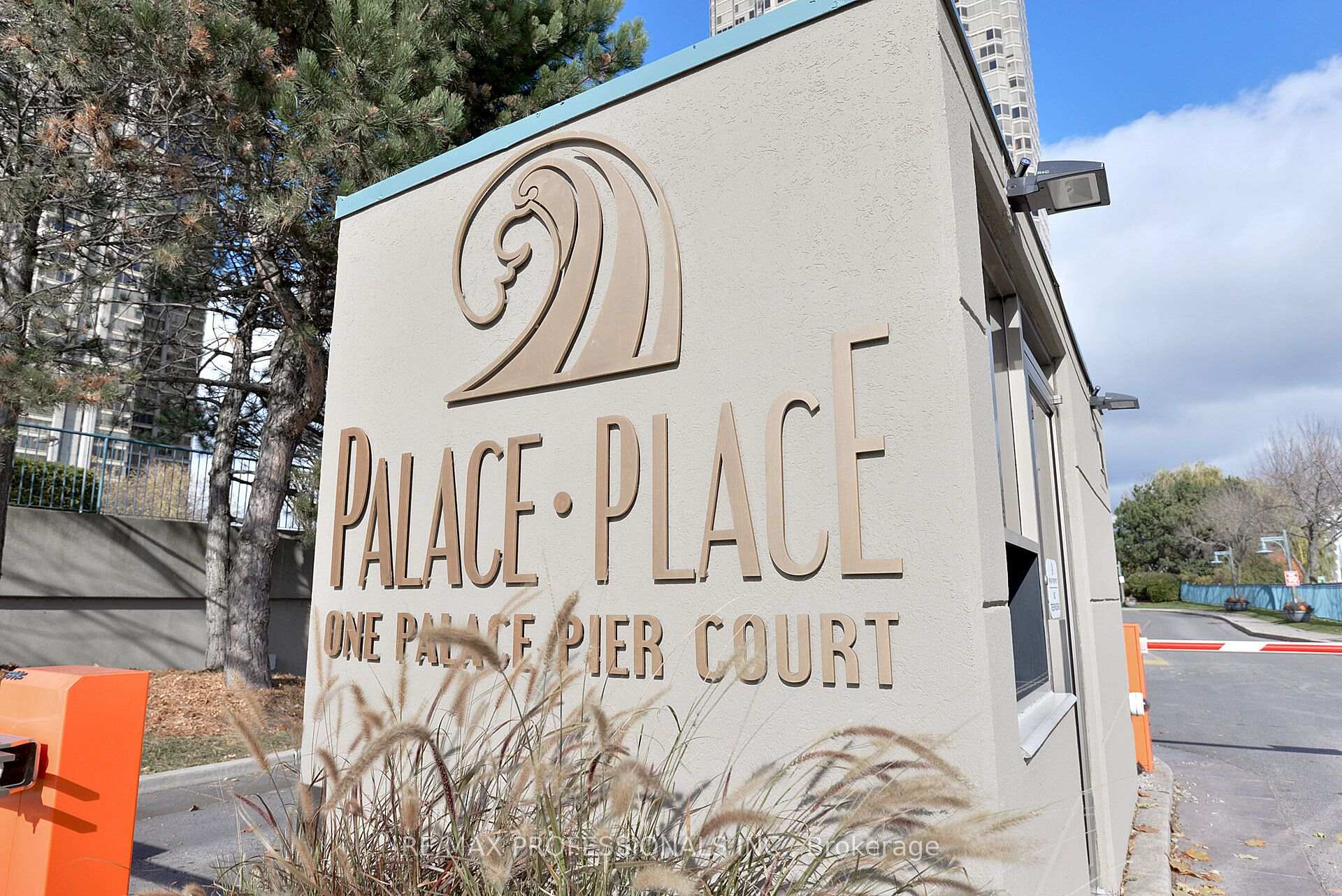 1 Palace Pier Court