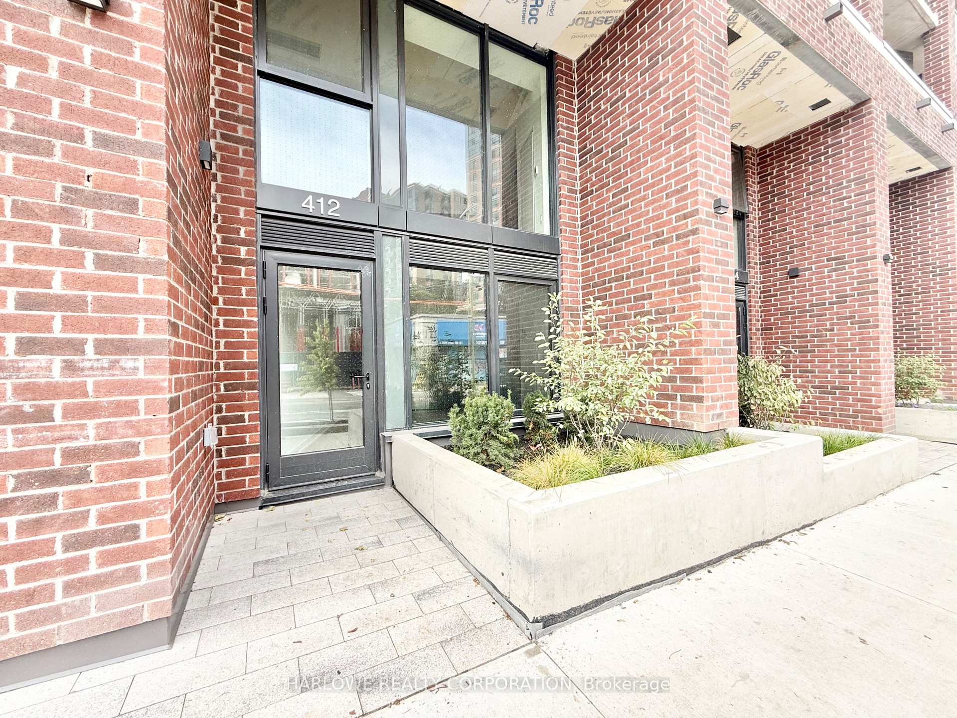 1 Vine Avenue