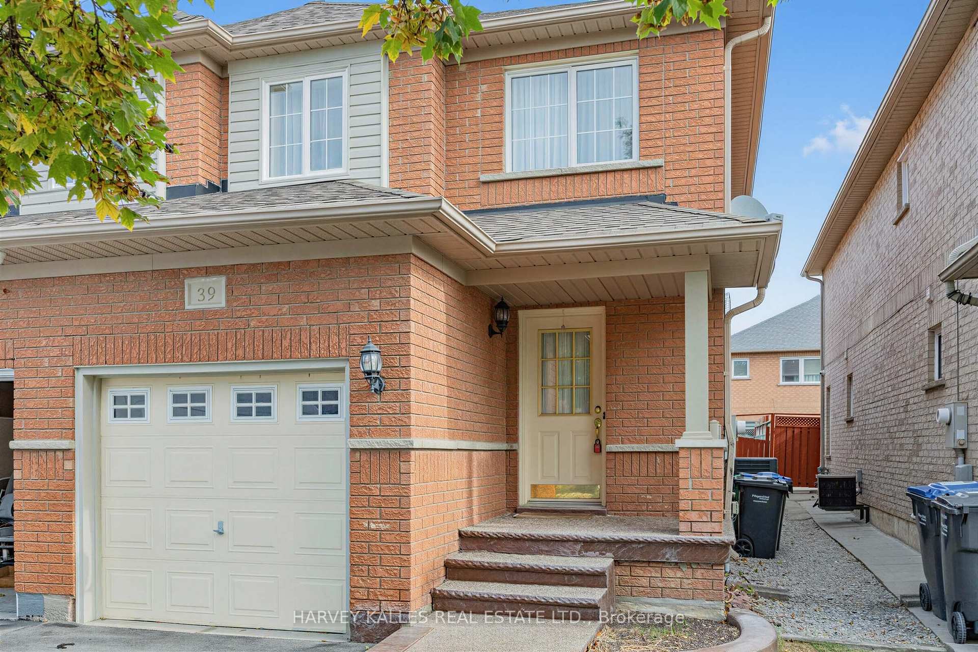 39 Ridgefield Court