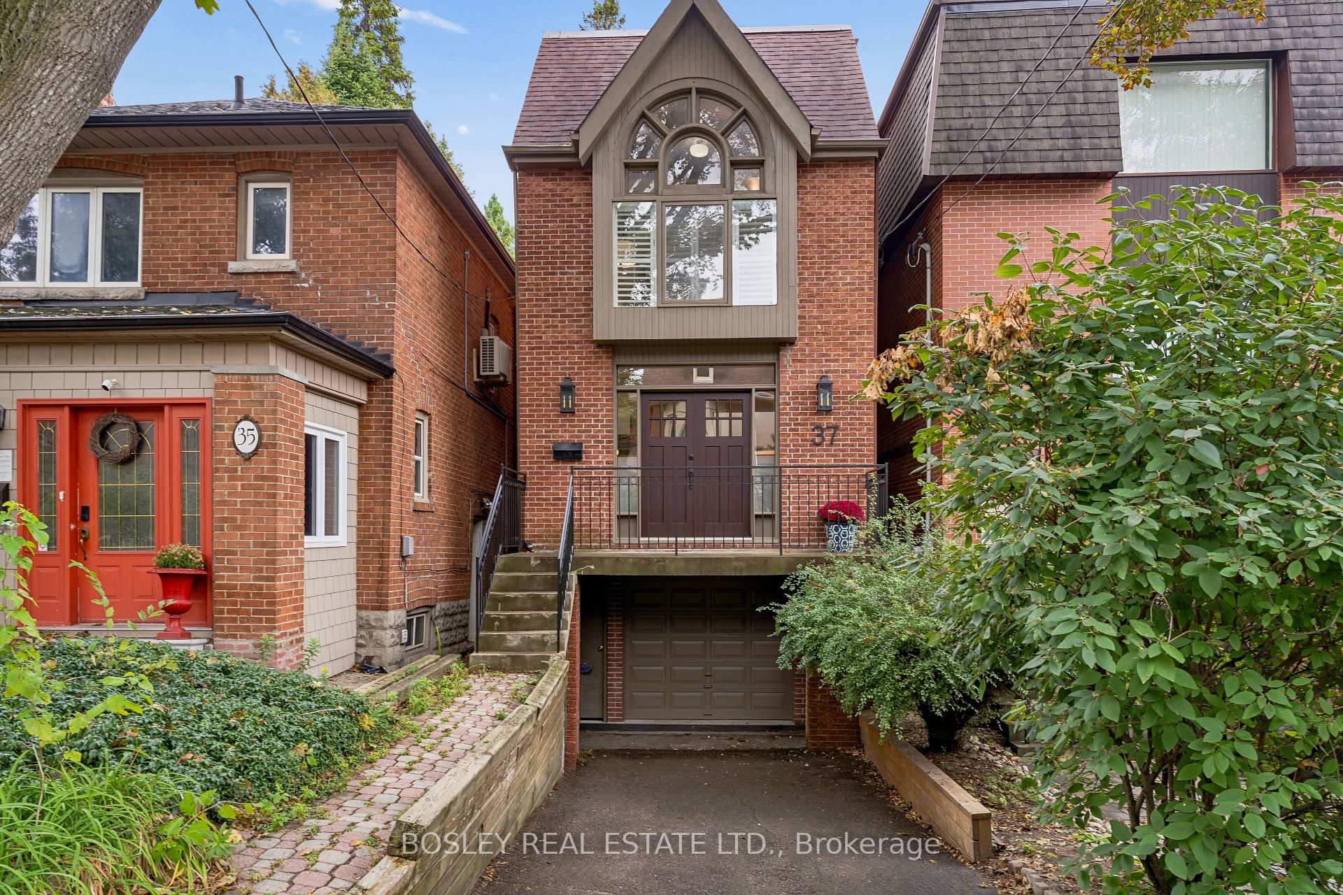 37 Hillsview Avenue