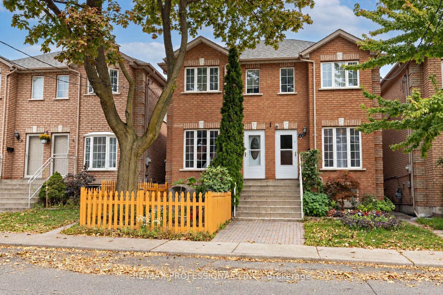 7 Mulock Avenue