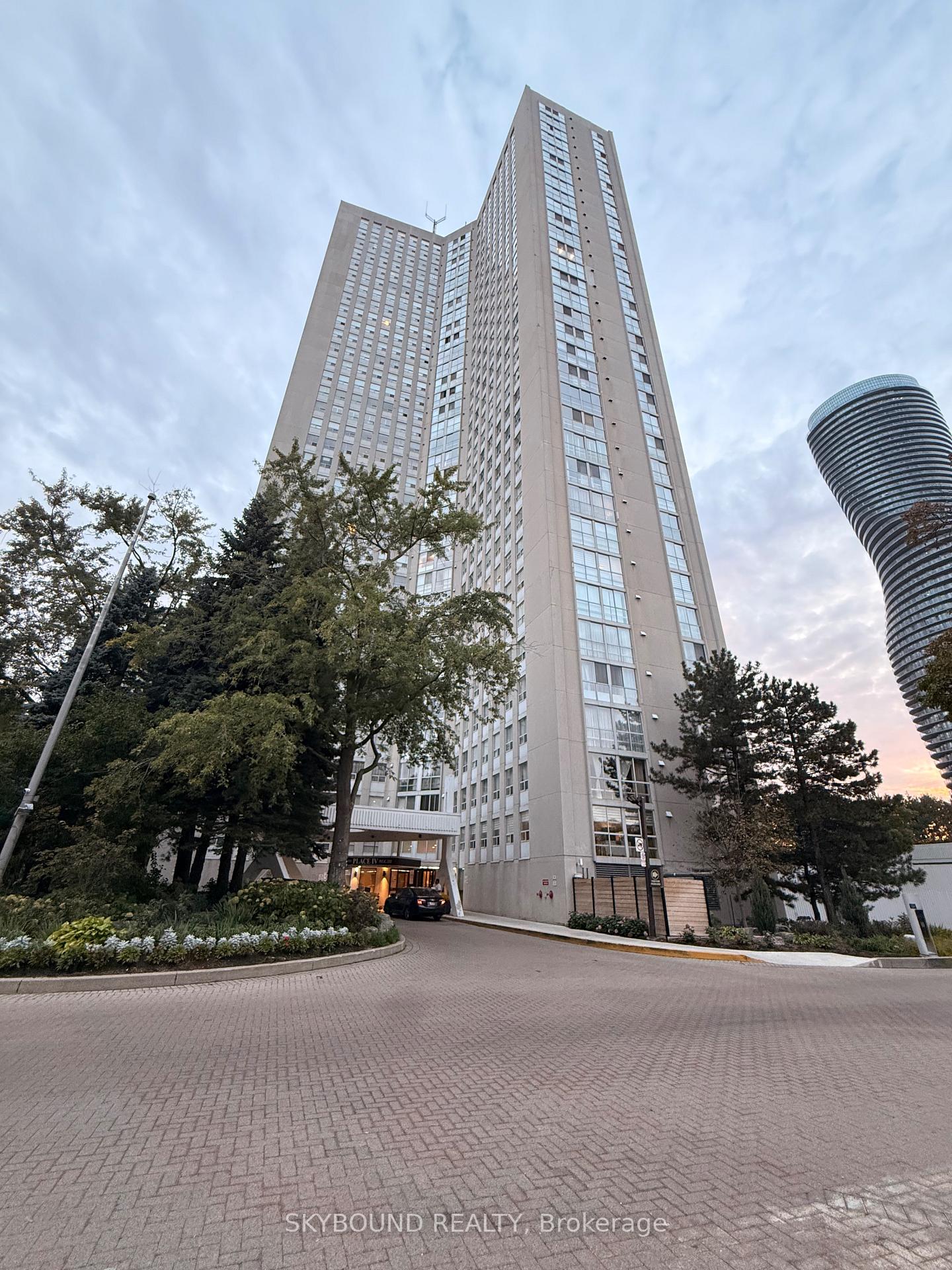 3650 Kaneff Crescent