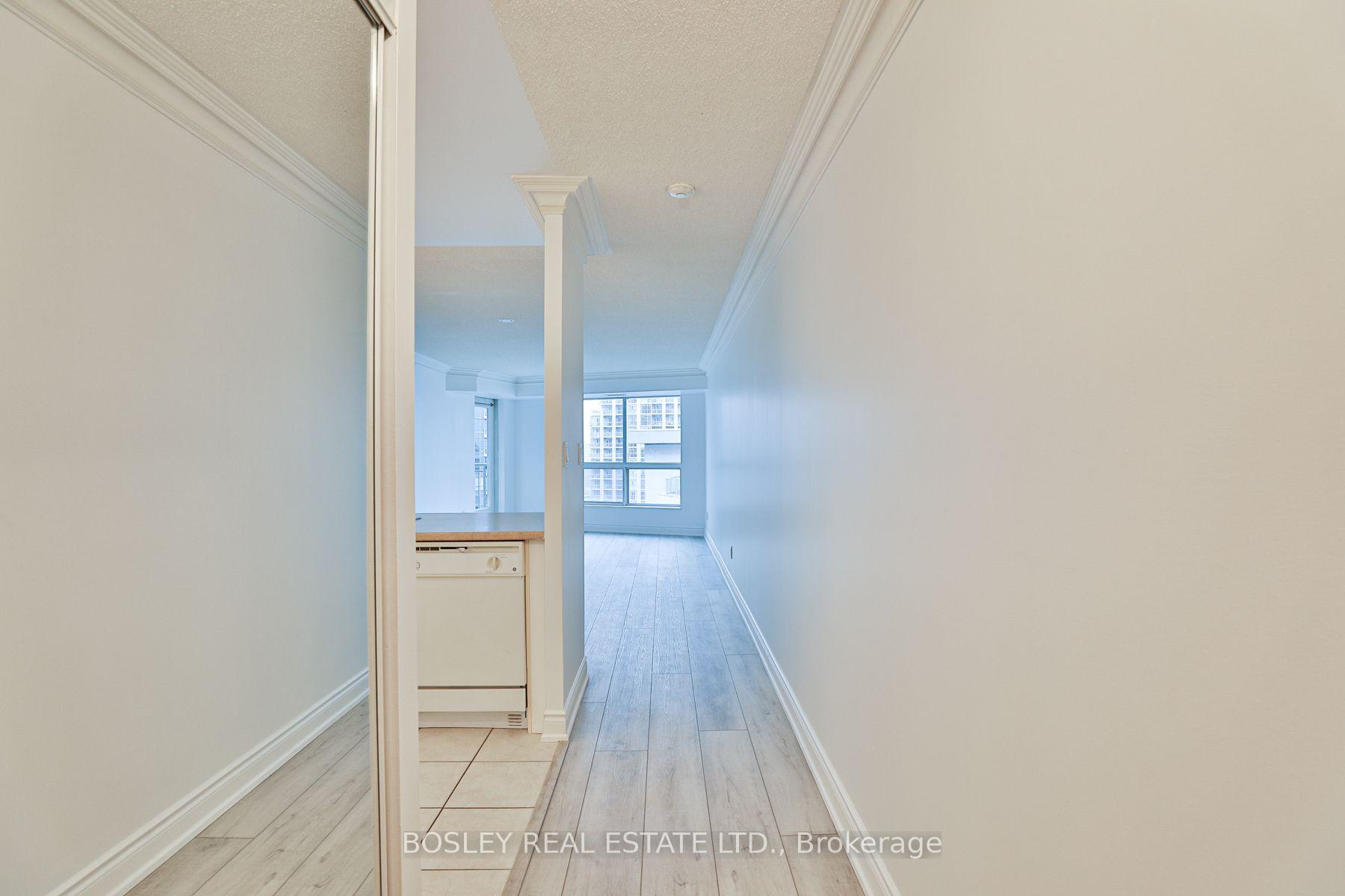 2111 Lake Shore Boulevard W