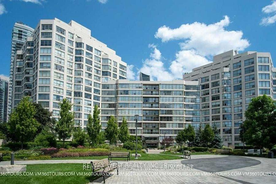 2261 Lake Shore Boulevard W