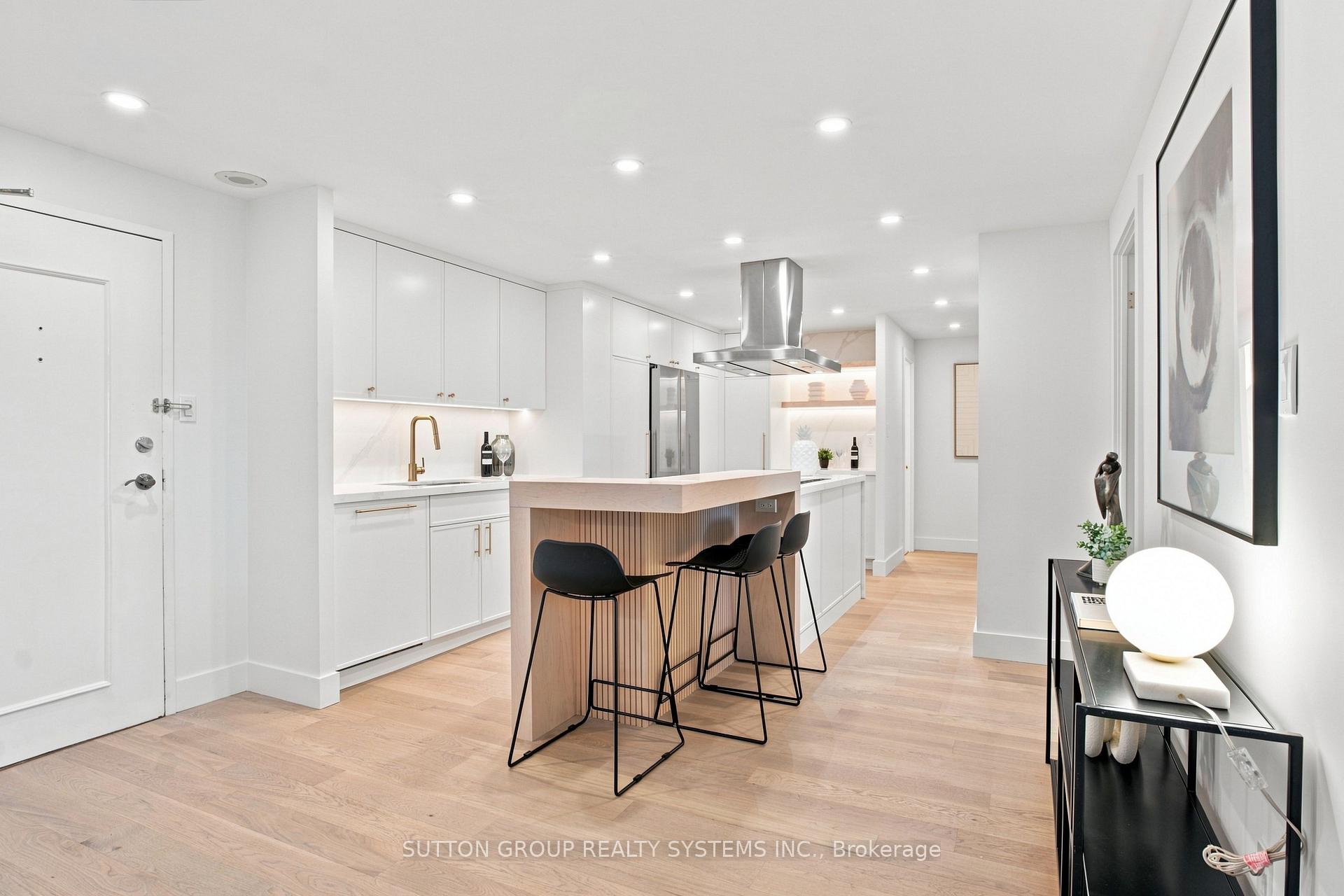 812 Burnhamthorpe Road