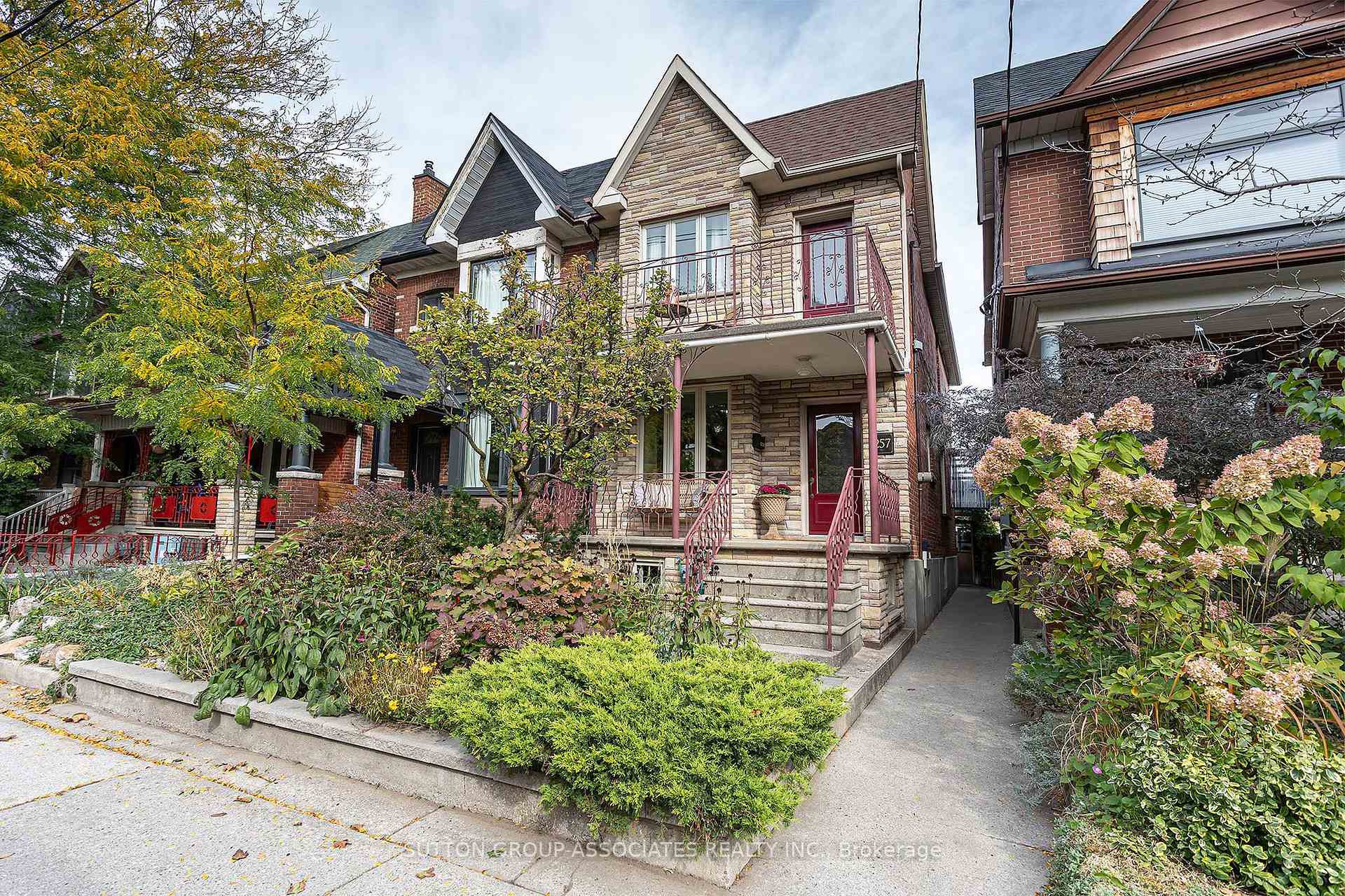 257 Perth Avenue