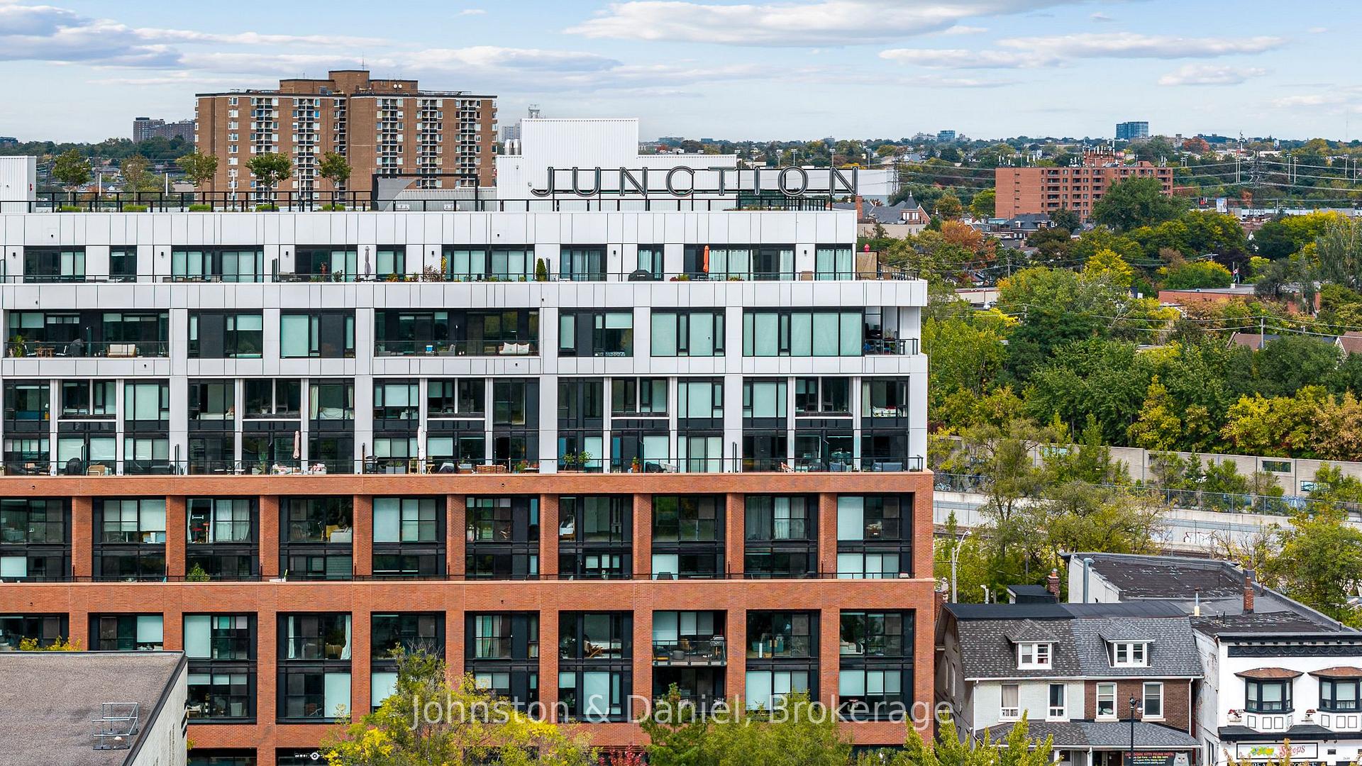 2720 Dundas Street W