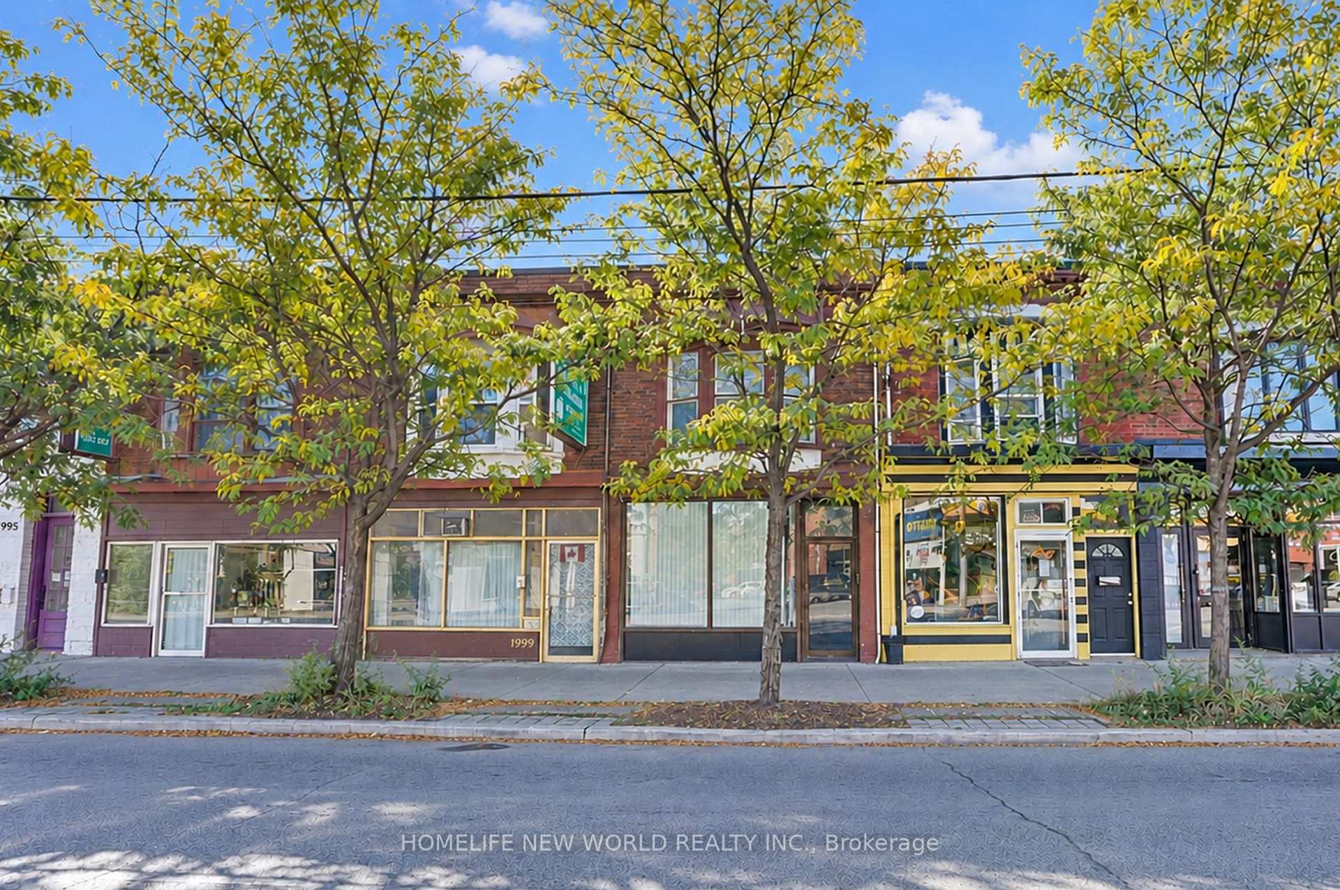 2001 Dundas Street W