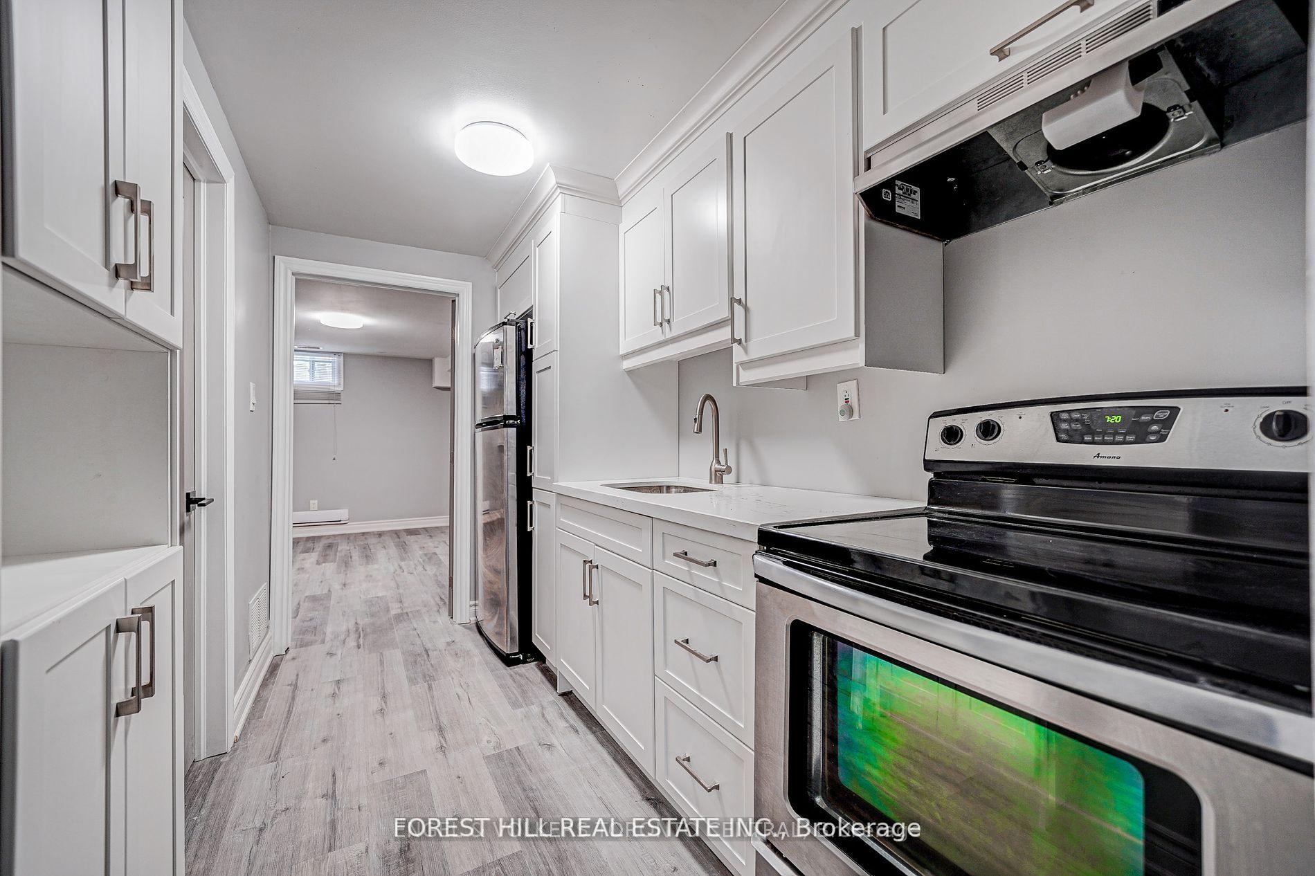 39A Lippincott Street E