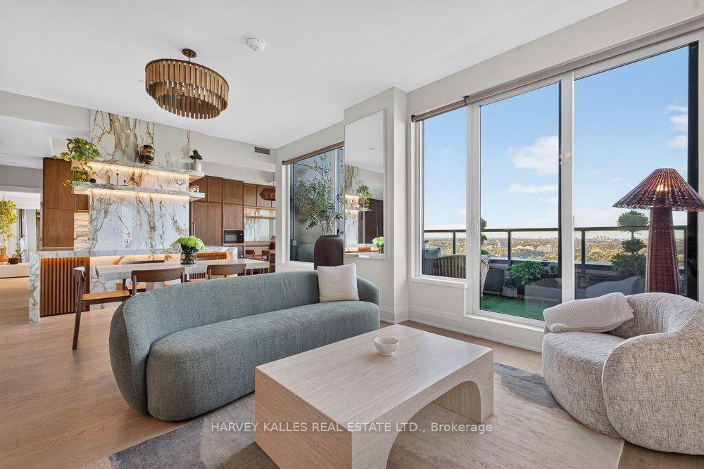 1928 Lakeshore Boulevard W