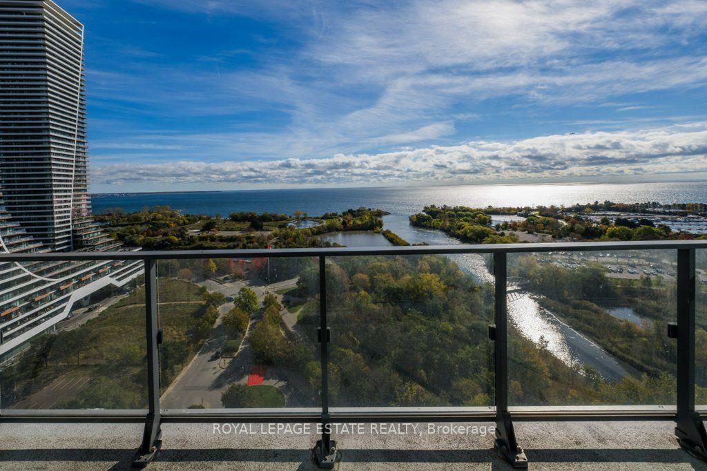 2200 Lake Shore Boulevard W