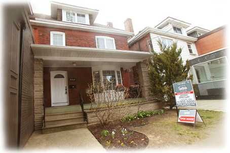 2251 Dundas St W