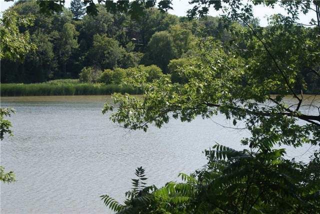 7 Riverside Cres