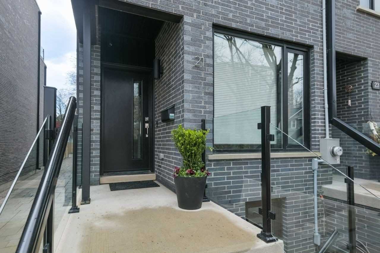 21 Cunningham Ave