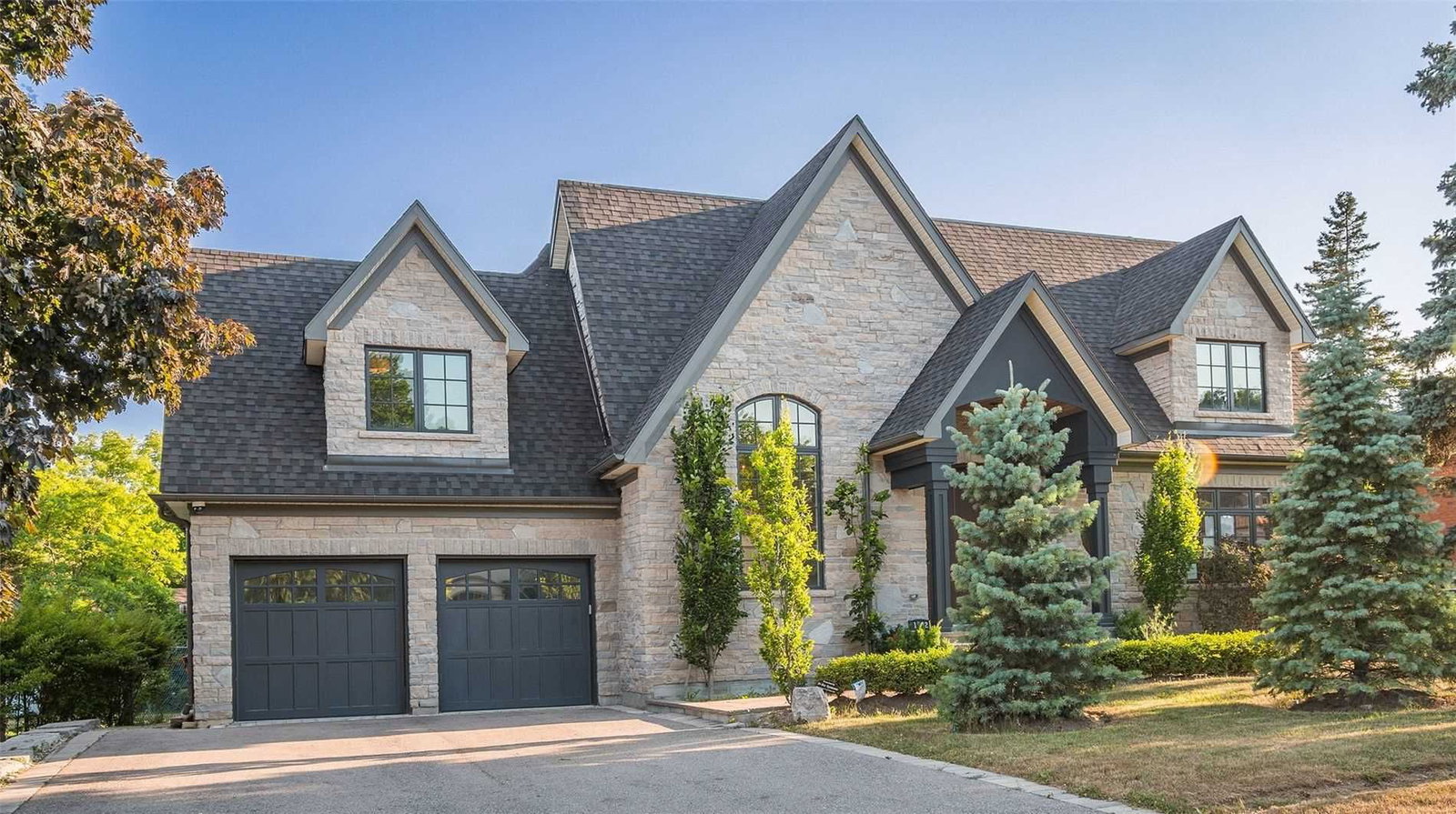 1542 Glenhill Cres