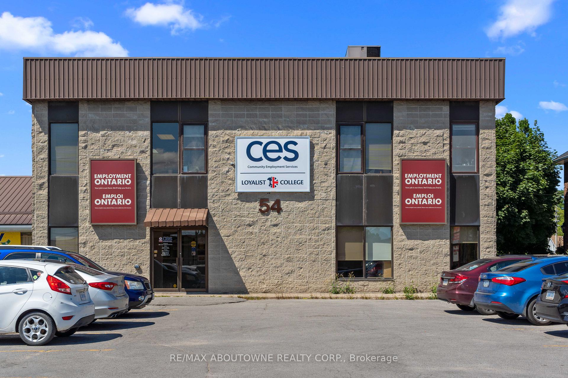 54 Dundas Street E