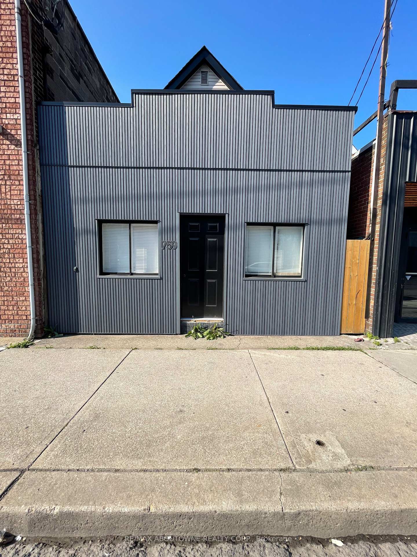 759 Barton Street E