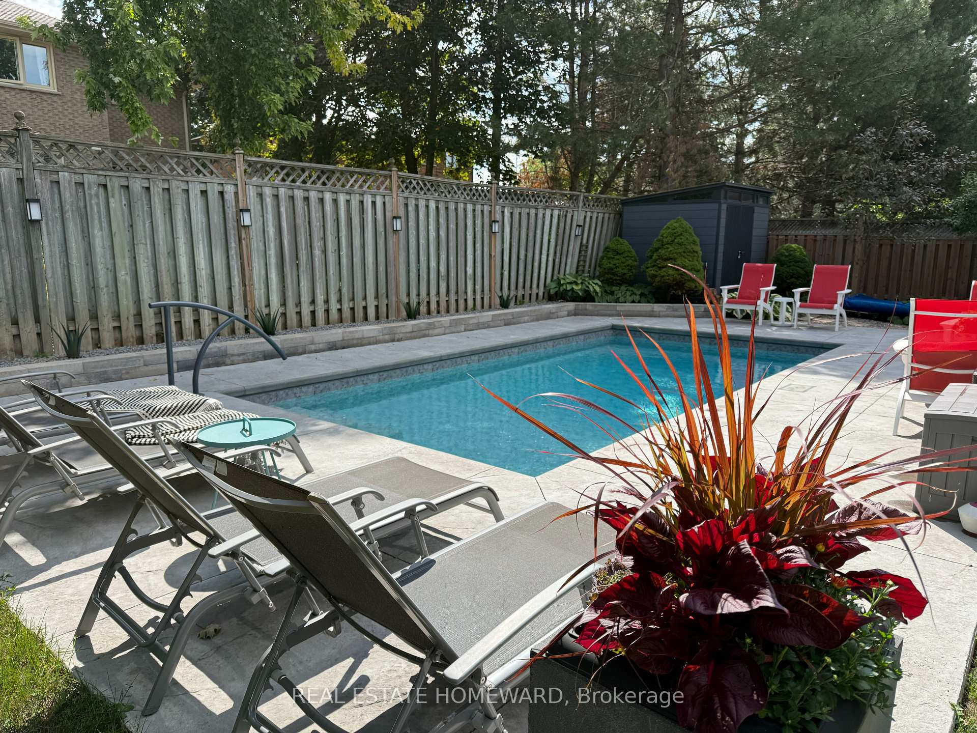 1530 Scollard Crescent