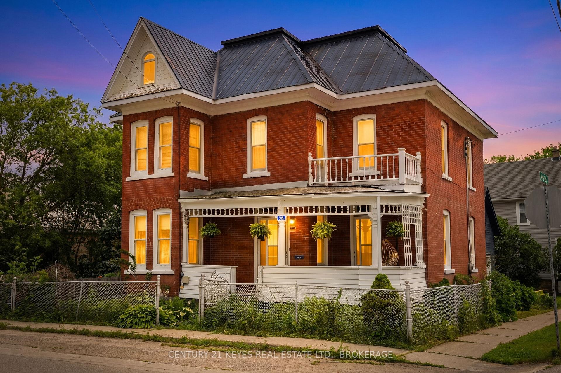 24 King St West Street W