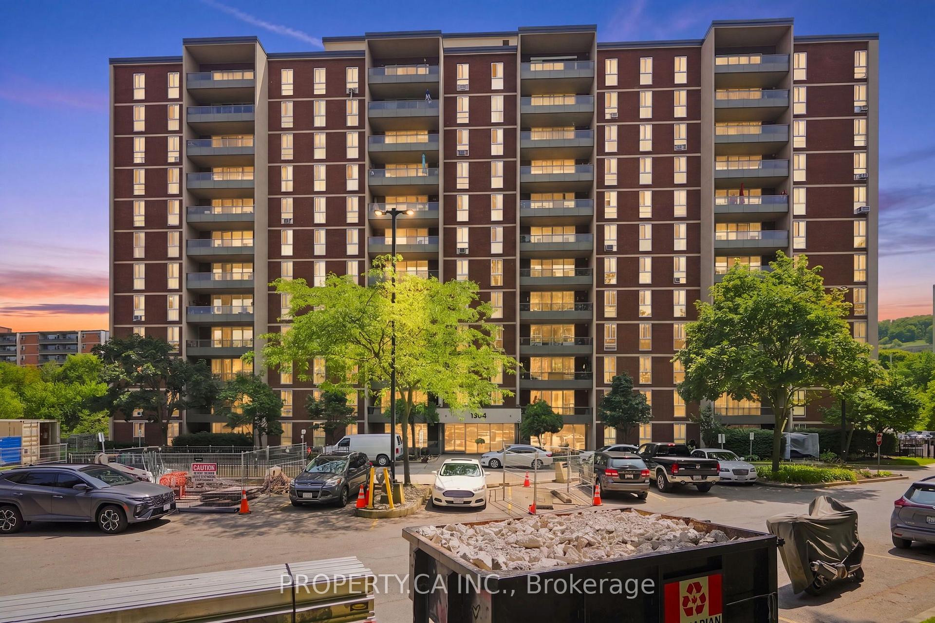 1964 Main Street W