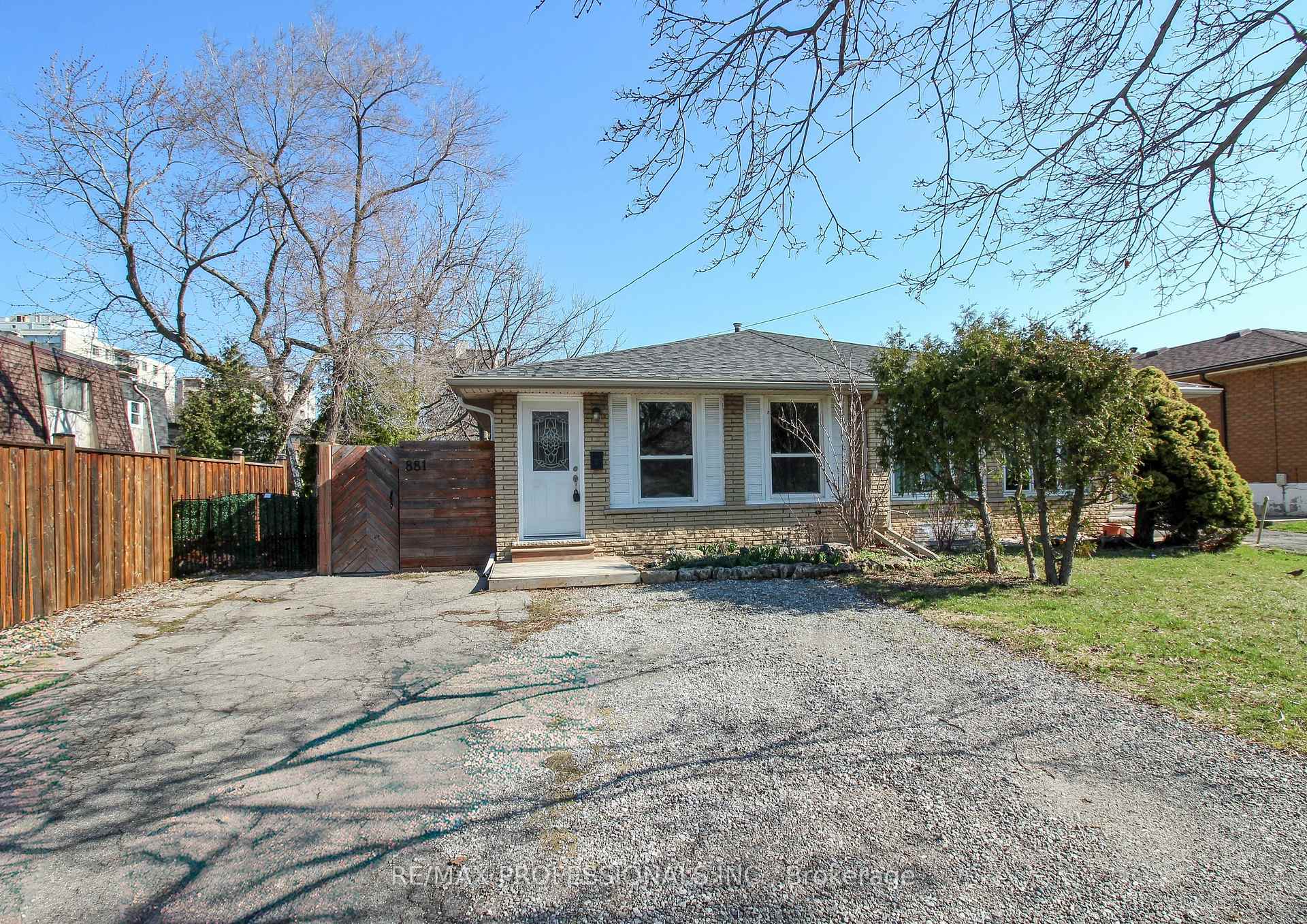 881 Lawrence Road