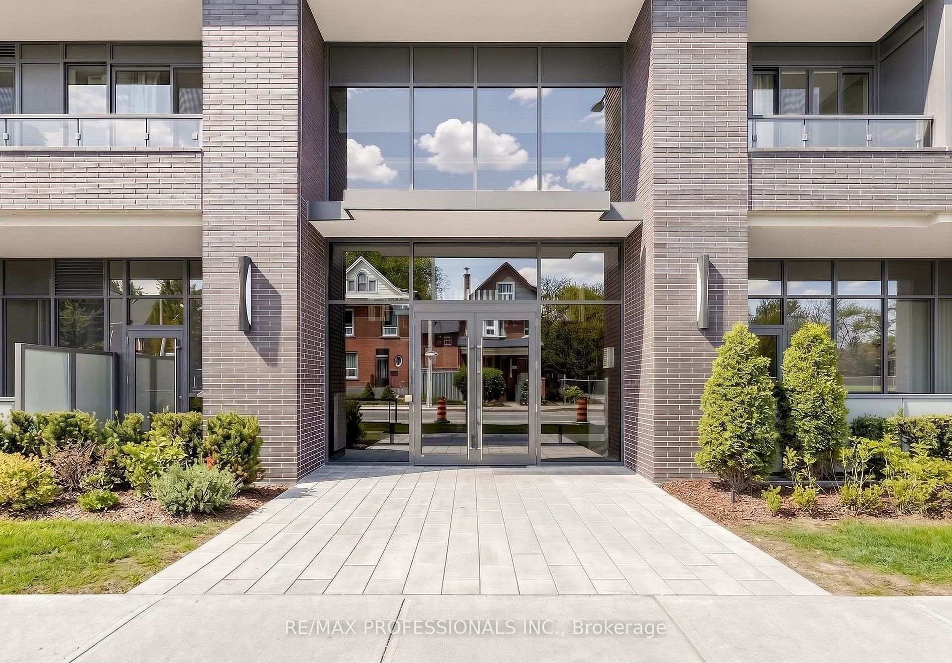 415 Main Street W