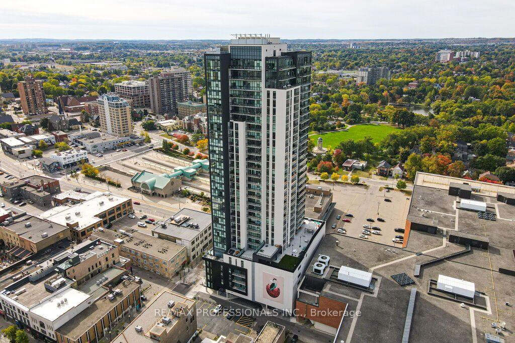 60 Charles Street W