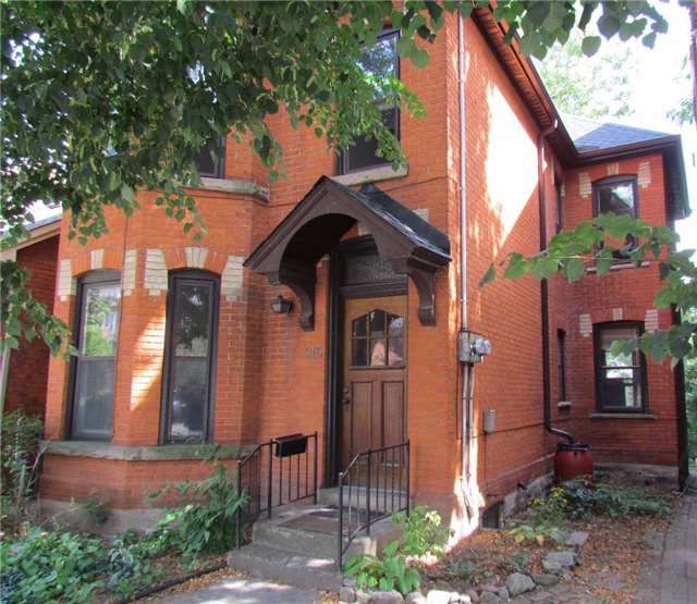 215 QUEEN ST