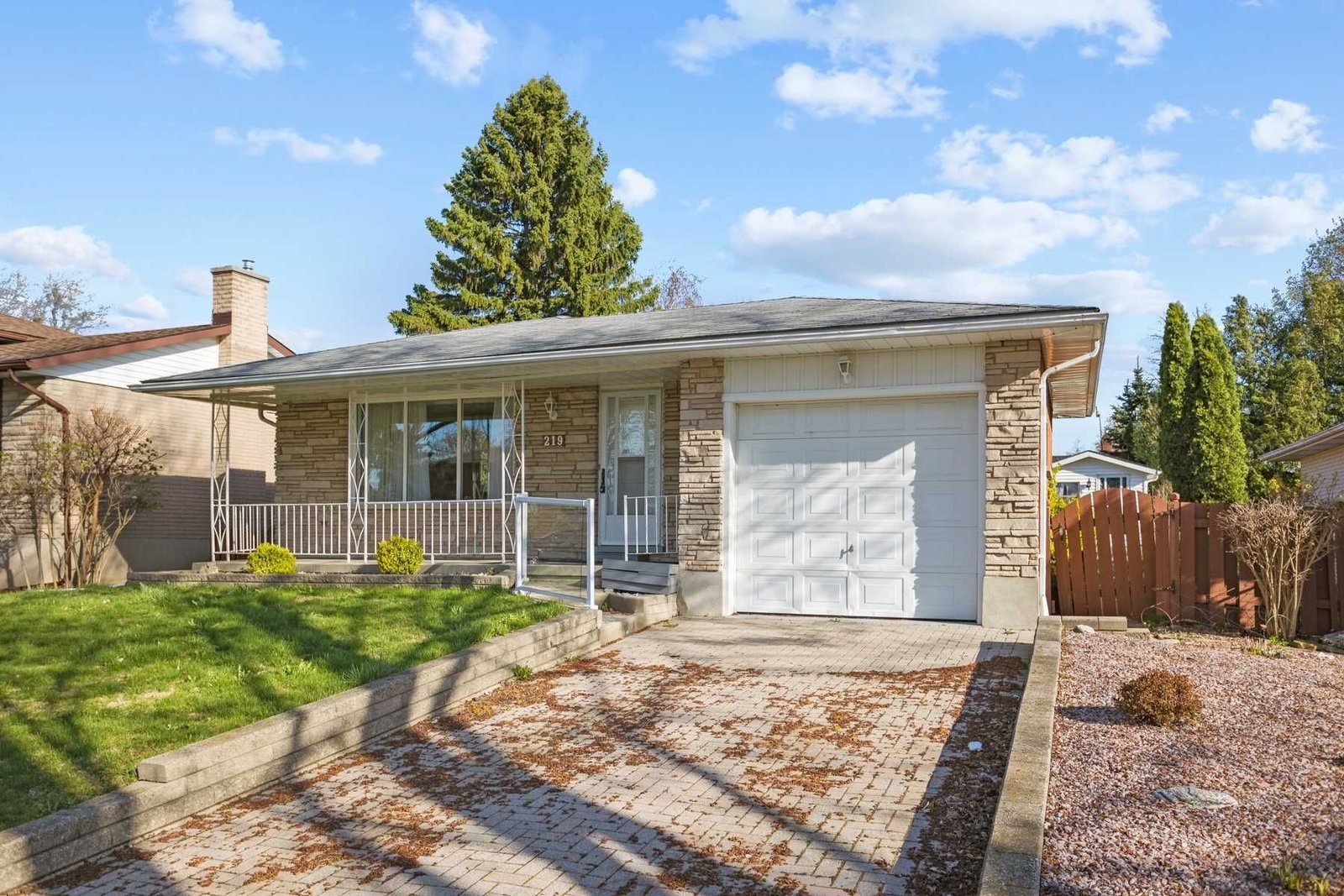 219 Overlea Dr