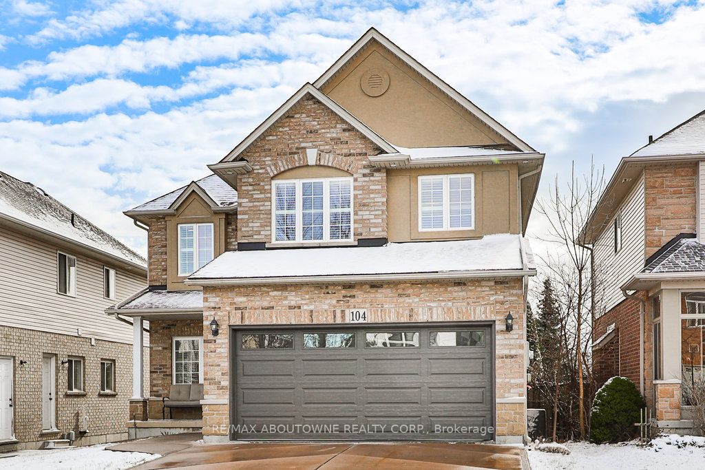 104 Garth Trails Cres